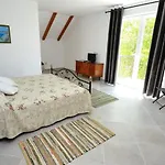 In Tijarica With Private Pool Pocrnja
