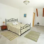 In Tijarica With Private Pool * Pocrnja