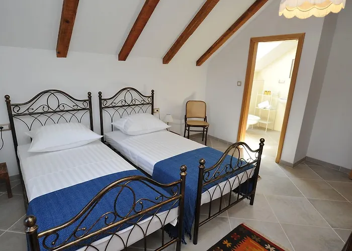 Villa In Tijarica With Private Pool Pocrnja