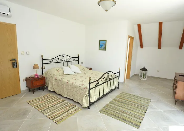 In Tijarica With Private Pool * Pocrnja