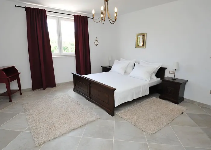 Villa In Tijarica With Private Pool