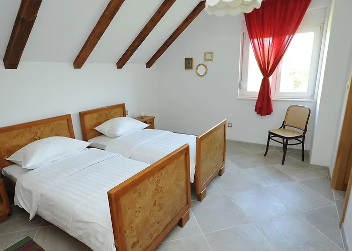 In Tijarica With Private Pool * Pocrnja