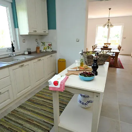 In Tijarica With Private Pool فيلة