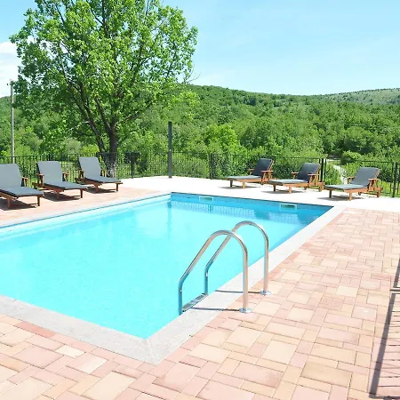 In Tijarica With Private Pool Pocrnja