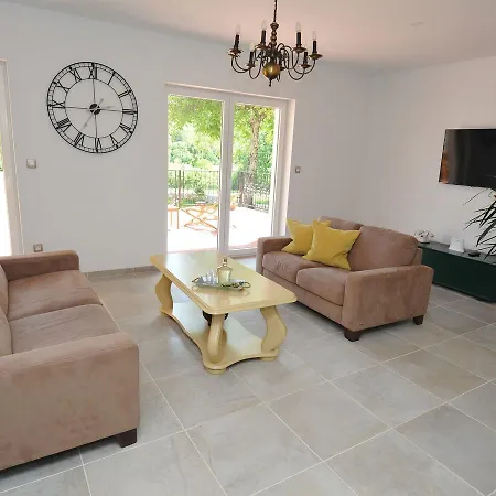 فيلة In Tijarica With Private Pool *