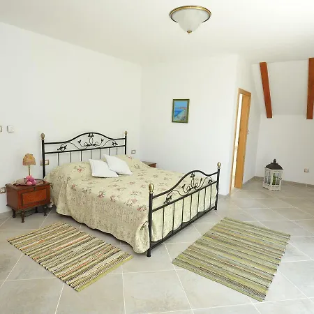 In Tijarica With Private Pool * Pocrnja